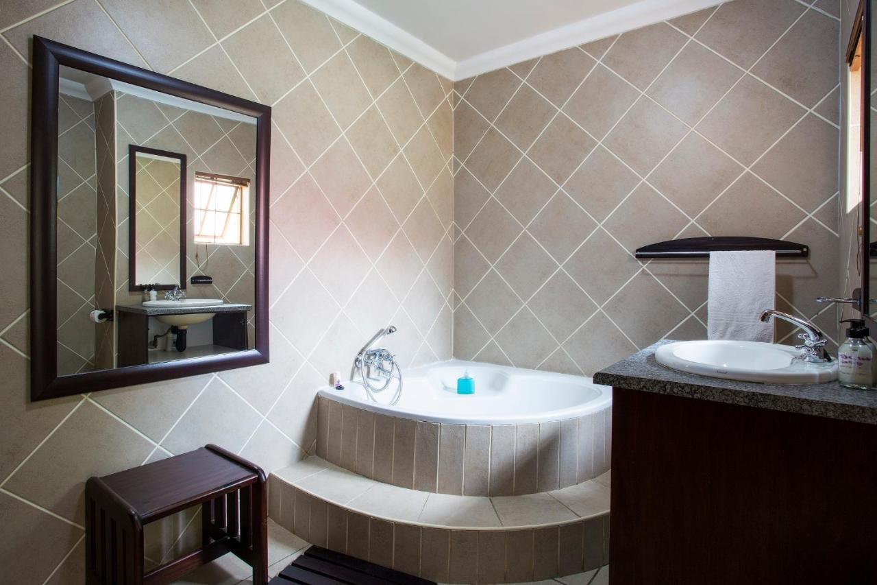 Purple Gecko Guest House Лиденбург Екстериор снимка